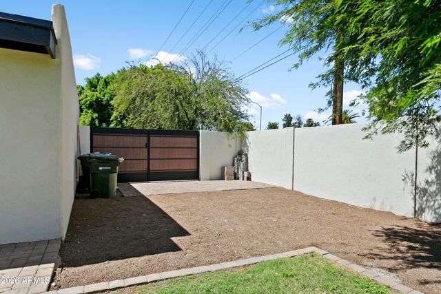 5602 E VOLTAIRE Avenue, Scottsdale, AZ 85254