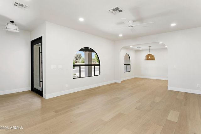 5602 E VOLTAIRE Avenue, Scottsdale, AZ 85254
