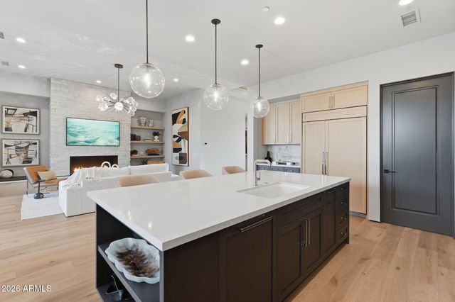 5137 N ASCENT Drive, Scottsdale, AZ 85251