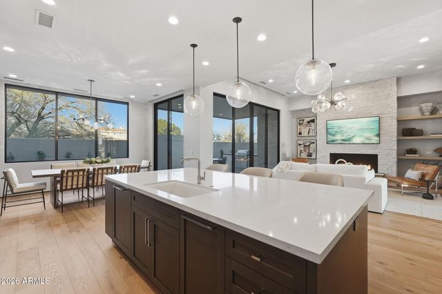 5137 N ASCENT Drive, Scottsdale, AZ 85251