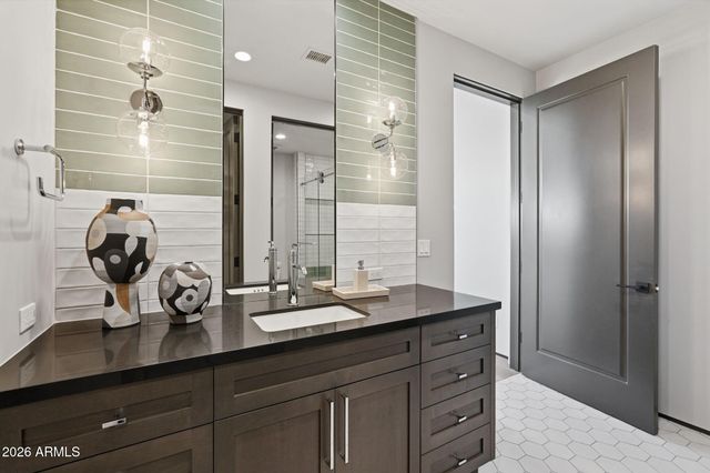 5137 N ASCENT Drive, Scottsdale, AZ 85251