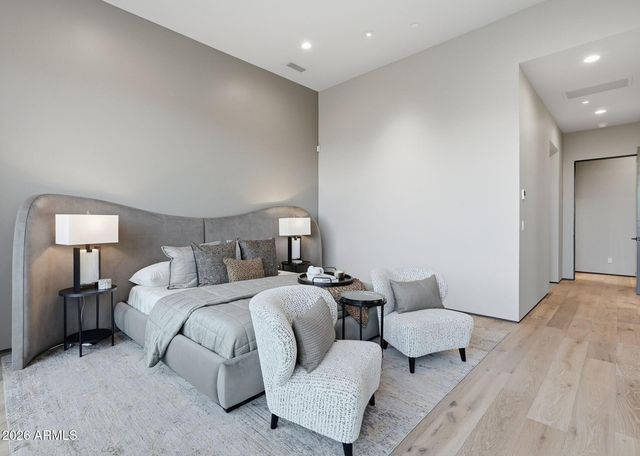 5137 N ASCENT Drive, Scottsdale, AZ 85251