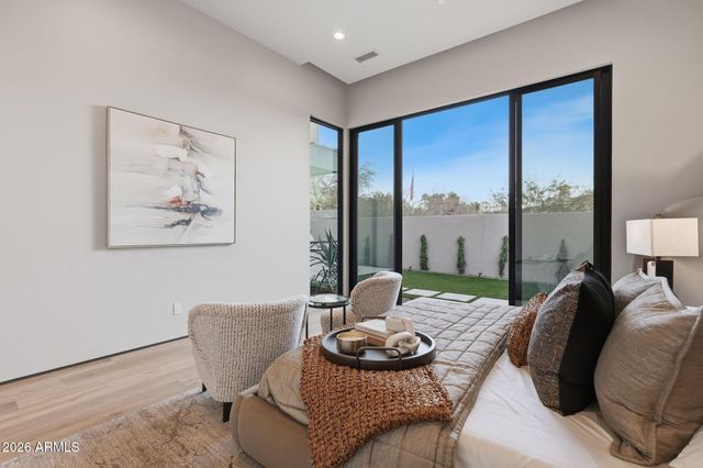 5137 N ASCENT Drive, Scottsdale, AZ 85251