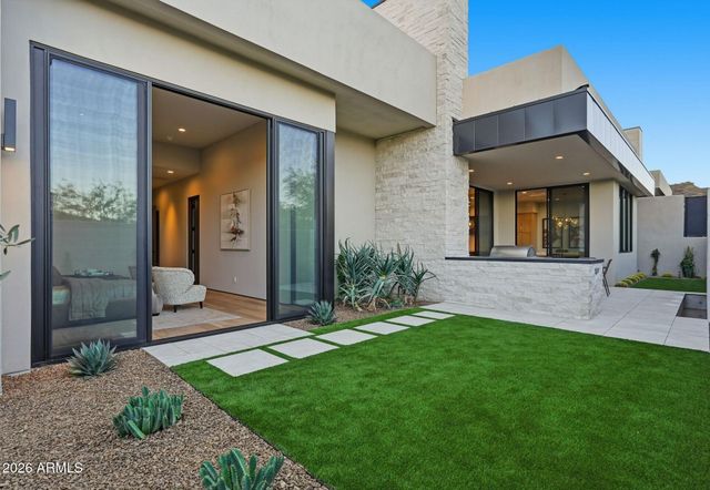 5137 N ASCENT Drive, Scottsdale, AZ 85251