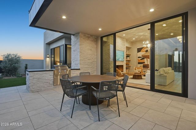 5137 N ASCENT Drive, Scottsdale, AZ 85251