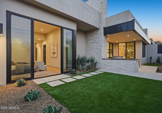 5137 N ASCENT Drive, Scottsdale, AZ 85251