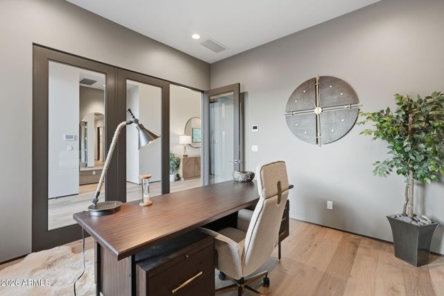 5137 N ASCENT Drive, Scottsdale, AZ 85251