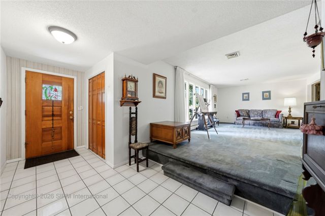 527 Seabrook Drive, Amherst, NY 14221