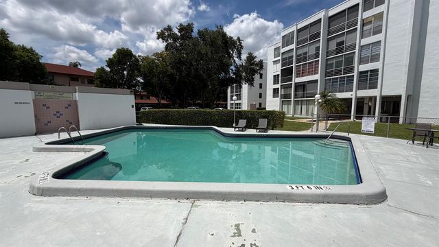 6901 Cypress Road C14, Plantation, FL 33317