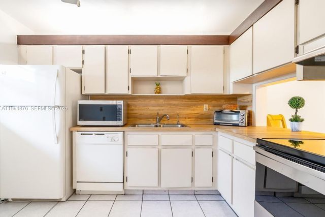 250 Gate Rd 257, Hollywood, FL 33024