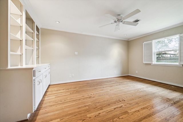 5505 Holly Springs Drive, Houston, TX 77056