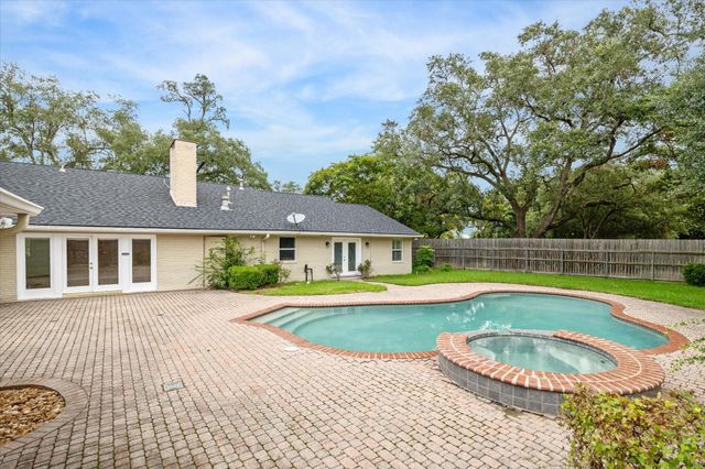 5505 Holly Springs Drive, Houston, TX 77056