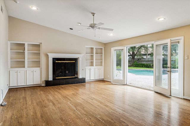 5505 Holly Springs Drive, Houston, TX 77056