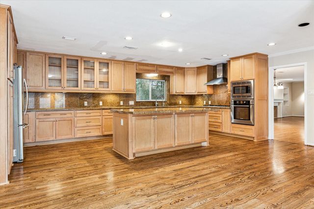 5505 Holly Springs Drive, Houston, TX 77056