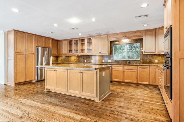 5505 Holly Springs Drive, Houston, TX 77056