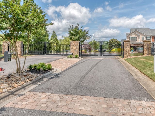 915 Wicawa Road, Fort Mill, SC 29708