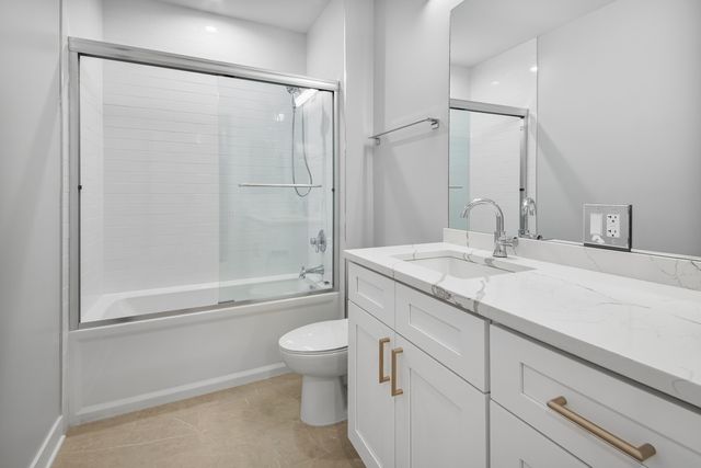 4637 N Ashland Avenue 302, Chicago, IL 60640