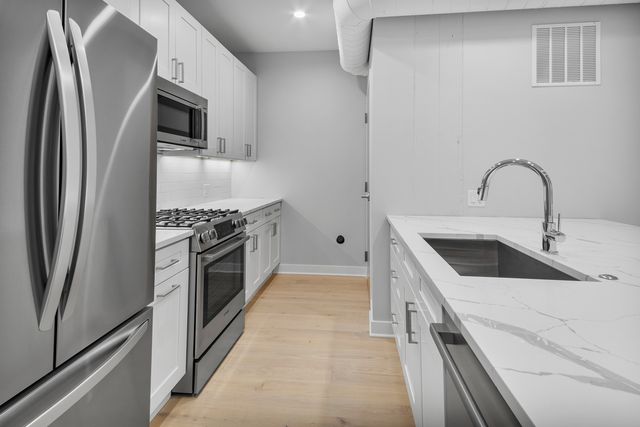 4637 N Ashland Avenue 302, Chicago, IL 60640