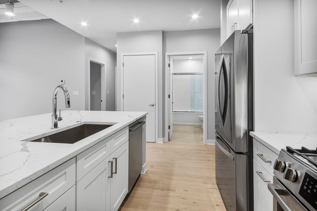 4637 N Ashland Avenue 302, Chicago, IL 60640