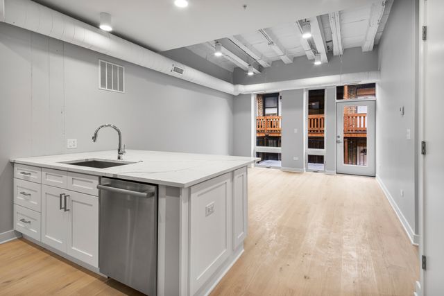 4637 N Ashland Avenue 302, Chicago, IL 60640