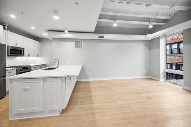 4637 N Ashland Avenue 302, Chicago, IL 60640