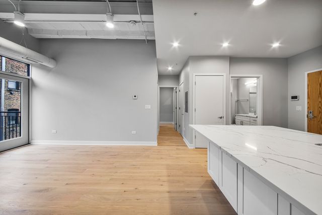 4637 N Ashland Avenue 302, Chicago, IL 60640