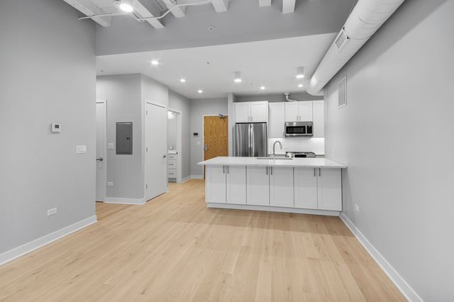 4637 N Ashland Avenue 302, Chicago, IL 60640