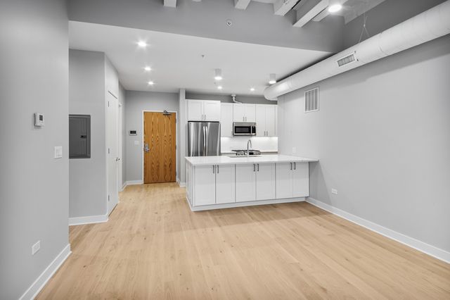 4637 N Ashland Avenue 302, Chicago, IL 60640