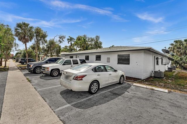 5748 NW 27th Court, Fort Lauderdale, FL 33313