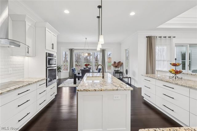 380 Crown Ridge Drive, Cuyahoga Falls, OH 44223
