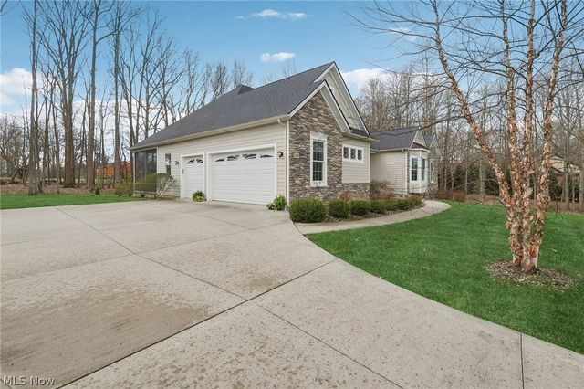 380 Crown Ridge Drive, Cuyahoga Falls, OH 44223