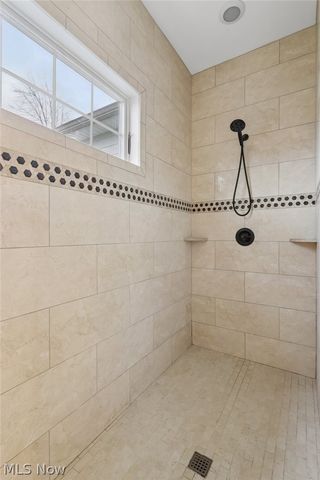 380 Crown Ridge Drive, Cuyahoga Falls, OH 44223