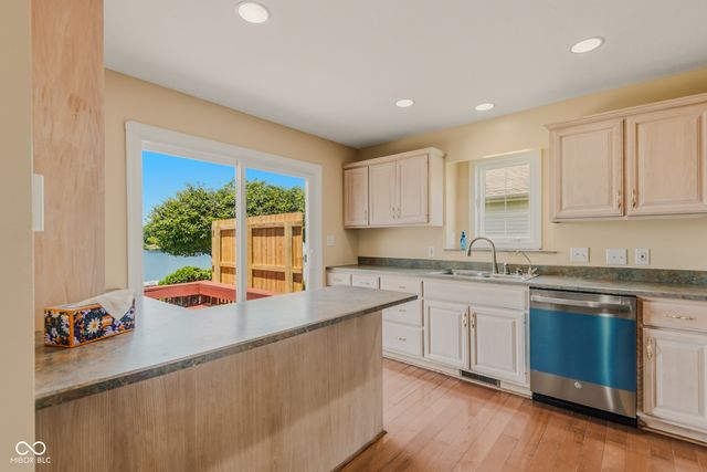 4420 Princeton Park Drive, Columbus, IN 47201