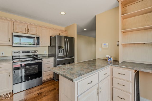 4420 Princeton Park Drive, Columbus, IN 47201