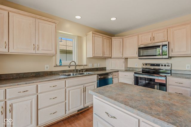4420 Princeton Park Drive, Columbus, IN 47201