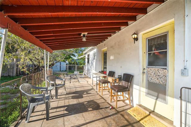 6115 SW 2nd St, Margate, FL 33068