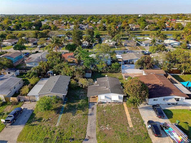 6115 SW 2nd St, Margate, FL 33068