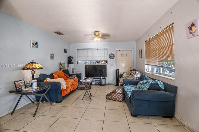 6115 SW 2nd St, Margate, FL 33068