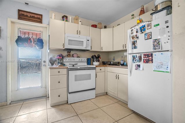 6115 SW 2nd St, Margate, FL 33068