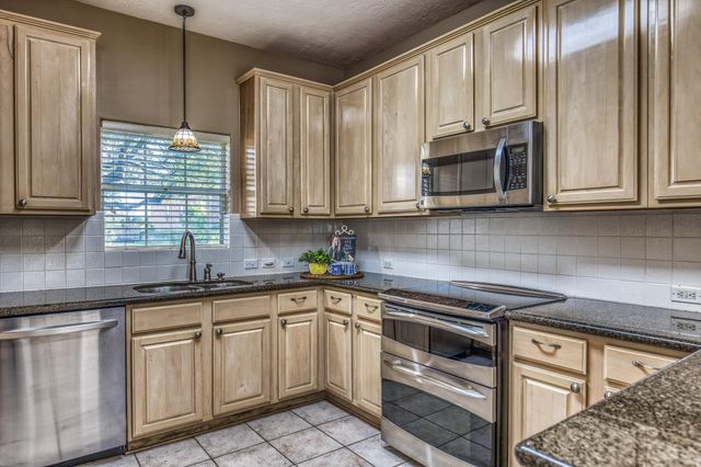 2706 Victory Lane, Brenham, TX 77833