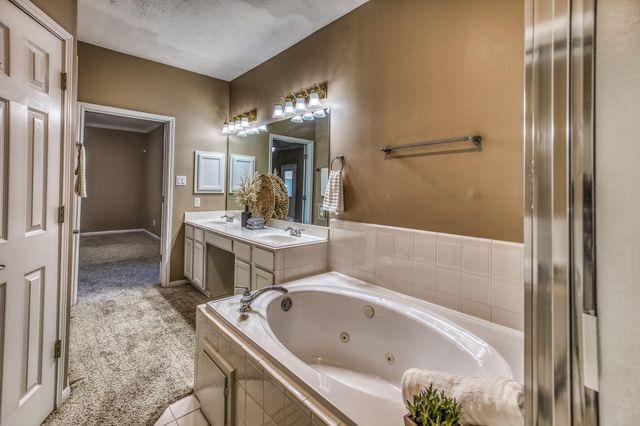 2706 Victory Lane, Brenham, TX 77833