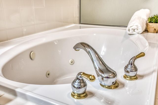 2706 Victory Lane, Brenham, TX 77833