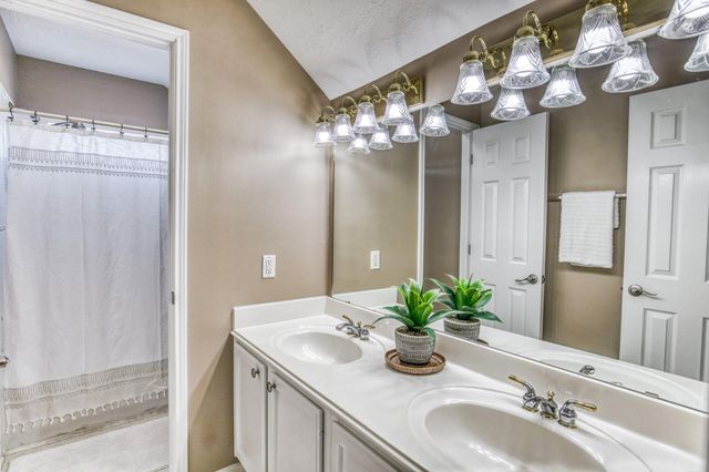 2706 Victory Lane, Brenham, TX 77833