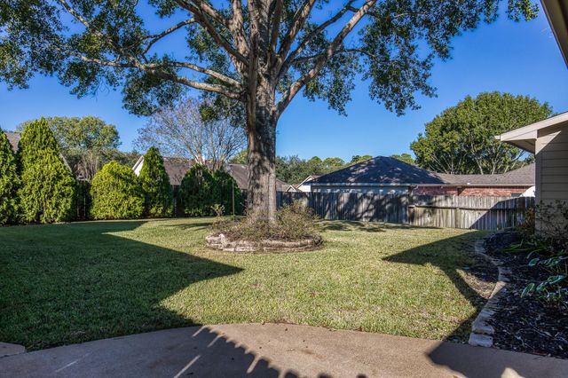 2706 Victory Lane, Brenham, TX 77833