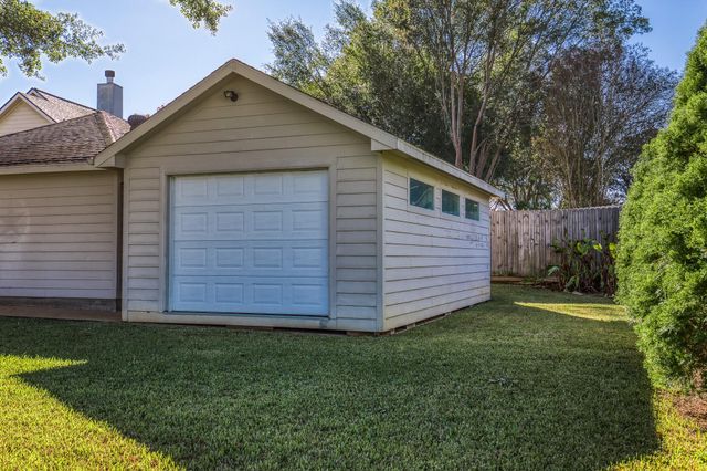 2706 Victory Lane, Brenham, TX 77833