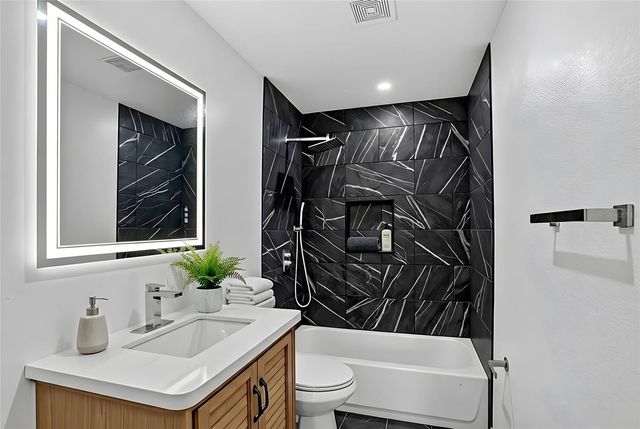 101 W CELESTE STREET, Apopka, FL 32703