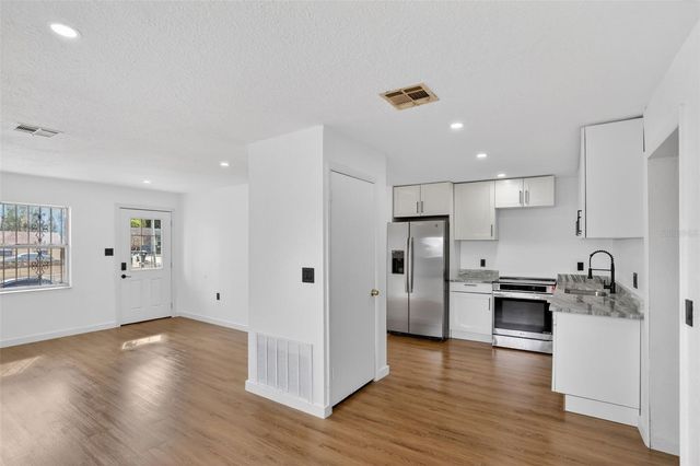 101 W CELESTE STREET, Apopka, FL 32703