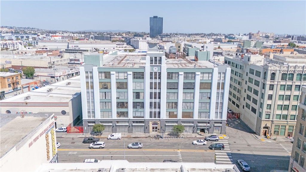 Image 1 of property listing at 420 S San Pedro 402, Los Angeles, CA 90013