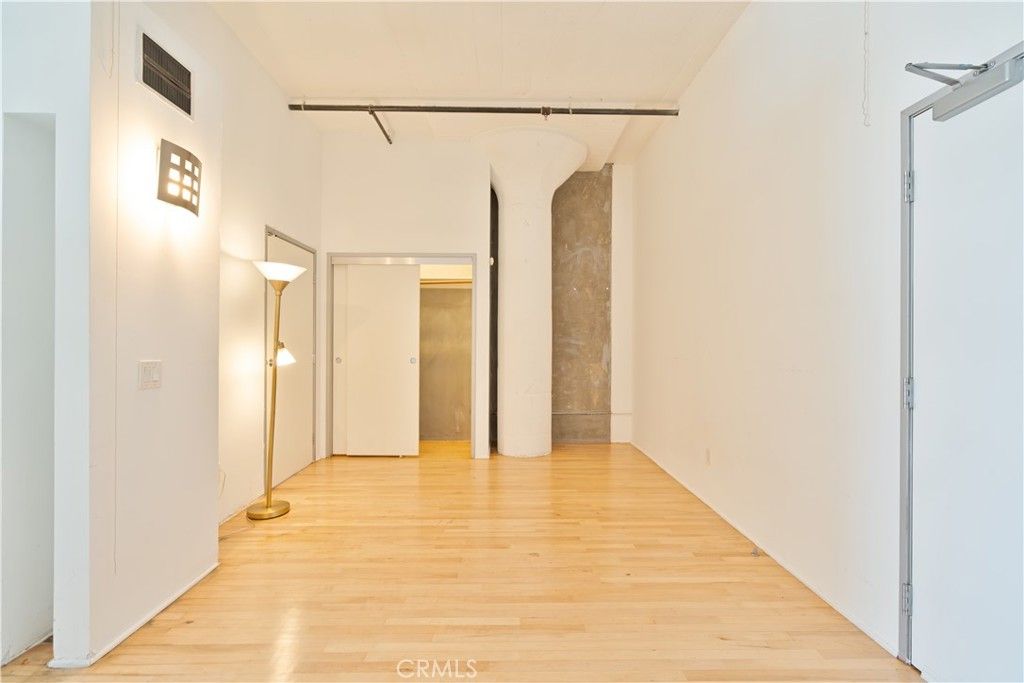 Image 8 of property listing at 420 S San Pedro 402, Los Angeles, CA 90013
