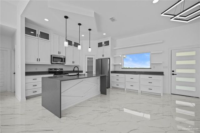 1044 Nina Avenue, Alamo, TX 78516